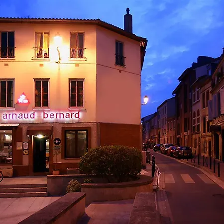 Готель Arnaud Bernard 2*